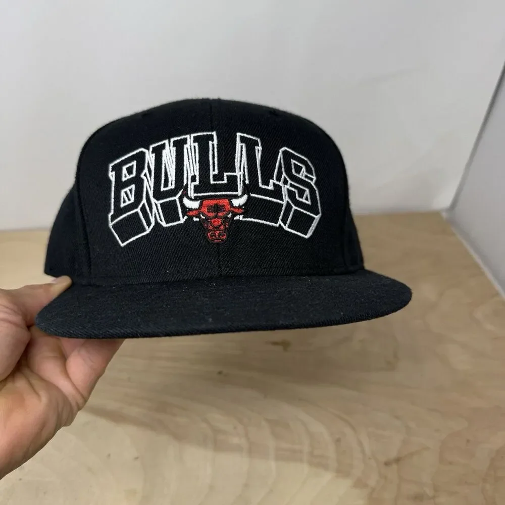 NBA Chicago Bulls Black Red Spellout Adidas Snapback Cap Hat Retro Vtg